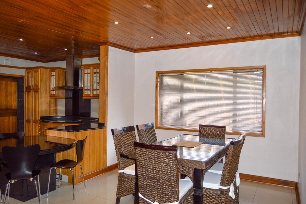 Emangunini Guest House 理查兹湾 外观 照片