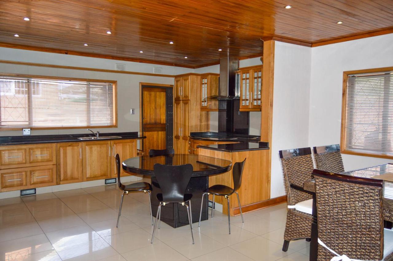 Emangunini Guest House 理查兹湾 外观 照片
